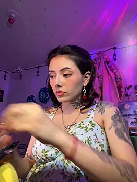 LiliJones  online show from May 26, 2026, 10:19 pm