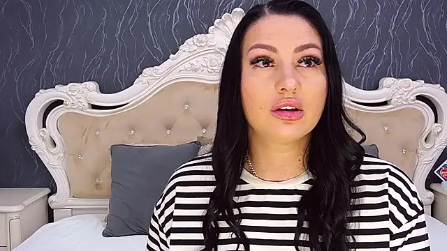 Lauren Saint online show from April 18, 2026, 1:13 pm