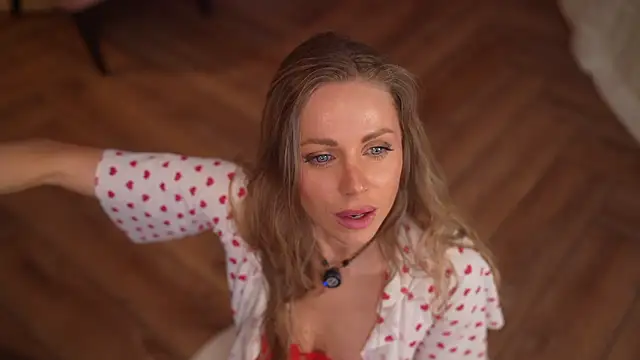 Snapshot of eva_fashionista chatting on February 15, 2026, 6:07 pm eva fashionista online show from February 15, 2026, 6:07 pm