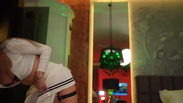 eva fashionista online show from March 22, 2025, 2:59 am