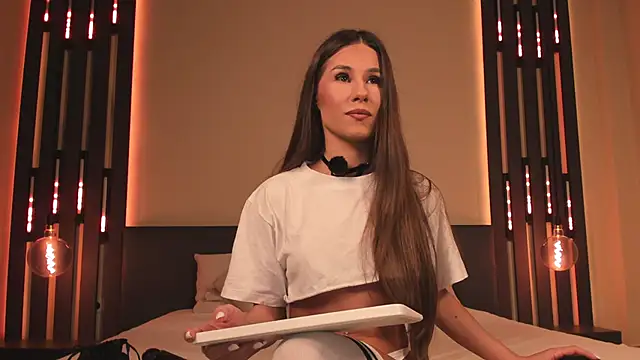 ShySara online show from April 16, 2026, 6:41 pm