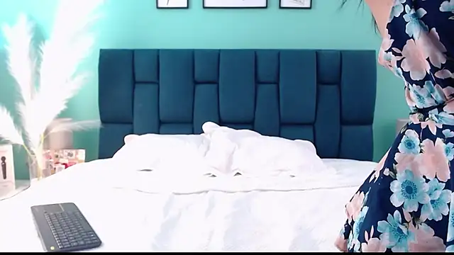 NicollColeman online show from March 5, 2025, 5:08 pm