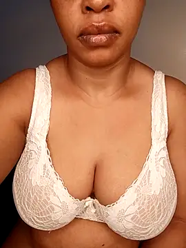 Snapshot of boobsnipplian chatting on October 2, 2025, 4:27 am boobsnipplian online show from October 2, 2025, 4:27 am