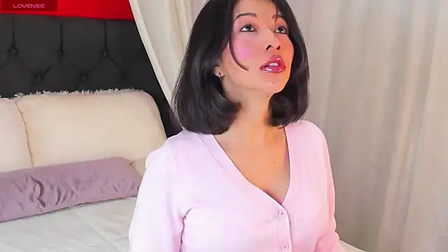 SophiaLiu online show from April 15, 2026, 1:22 am