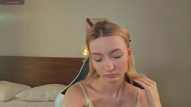 IdaValenti online show from September 26, 2025, 1:12 am