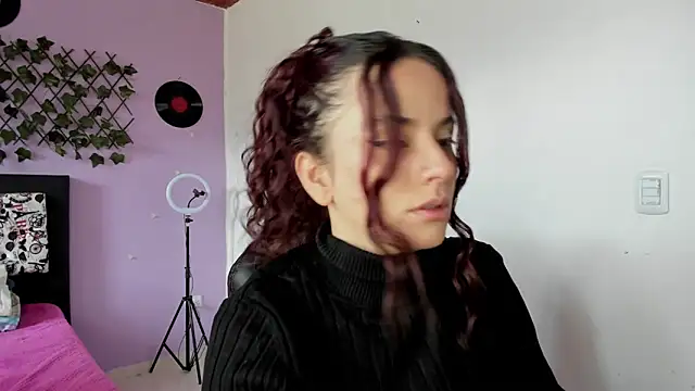 kassandra james online show from February 13, 2025, 3:03 pm