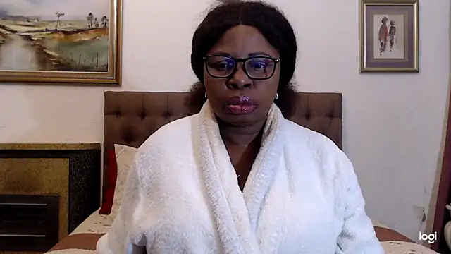 Snapshot of OmegaLipps chatting on May 8, 2026, 3:32 am OmegaLipps online show from May 8, 2026, 3:32 am
