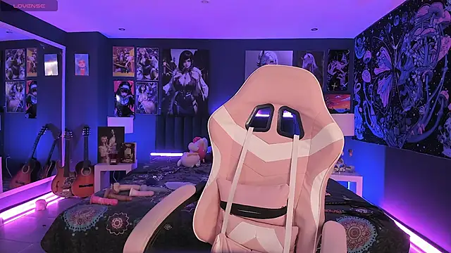 LanaKyutt online show from September 19, 2025, 8:57 pm