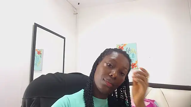 Snapshot of Sara_Marks chatting on November 5, 2025, 11:35 am Sara Marks online show from November 5, 2025, 11:35 am