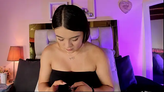 Snapshot of emmy_r chatting on May 4, 2026, 12:08 pm emmy r online show from May 4, 2026, 12:08 pm
