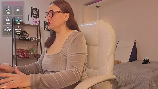 lady nylon  online show from December 1, 2025, 12:39 pm