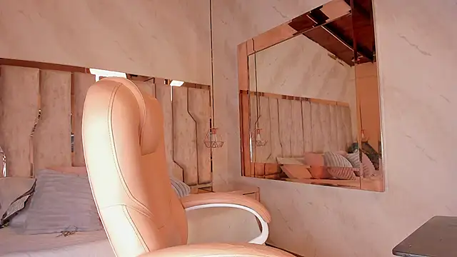 Snapshot of ari_monet chatting on September 27, 2025, 11:38 am ari monet online show from September 27, 2025, 11:38 am