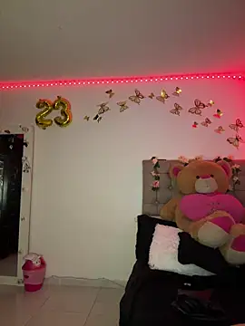 Jullieetta online show from December 23, 2024, 6:26 pm