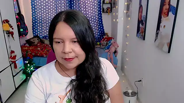 claryssa  online show from December 16, 2025, 8:13 pm