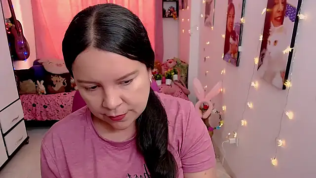 claryssa  online show from April 3, 2026, 7:20 pm