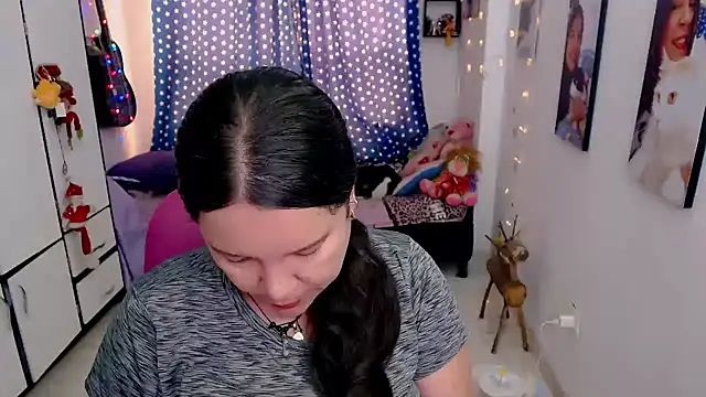 claryssa  online show from February 10, 2026, 7:57 pm