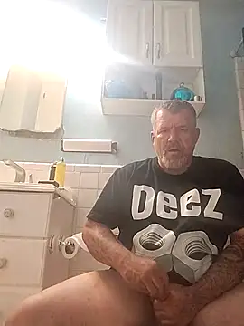 bigdoog8 online show from April 9, 2026, 11:11 pm