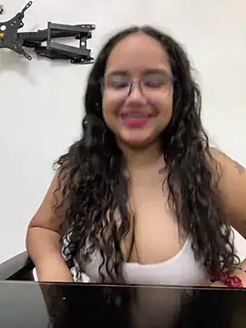 CurlyGirl 1 online show from March 15, 2025, 4:10 pm