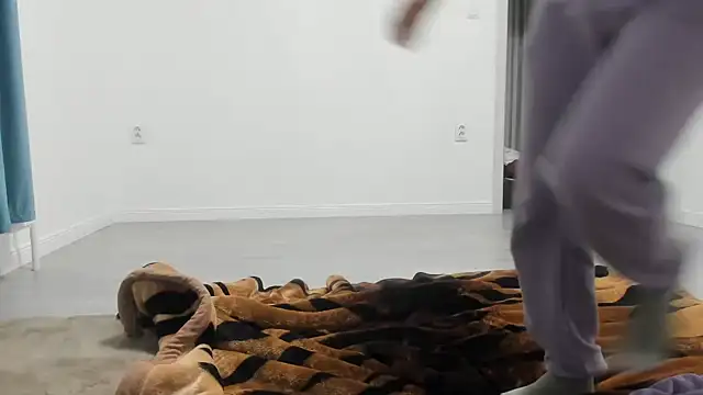 Hottalicia2 online show from November 17, 2025, 4:33 pm