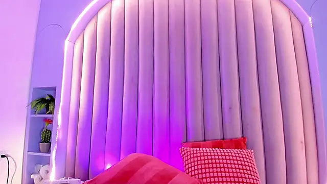 Snapshot of CristalCornner_ chatting on March 2, 2026, 7:32 pm CristalCornner online show from March 2, 2026, 7:32 pm