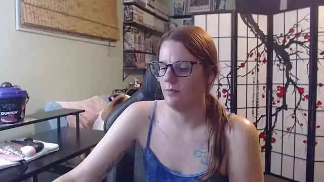 Sarahtineke online show from July 27, 2026, 2:07 am