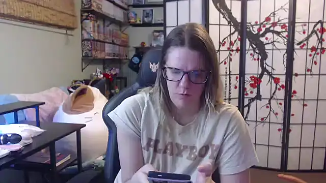 Sarahtineke online show from March 19, 2026, 3:45 pm