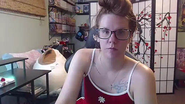 Sarahtineke online show from July 3, 2026, 2:07 am