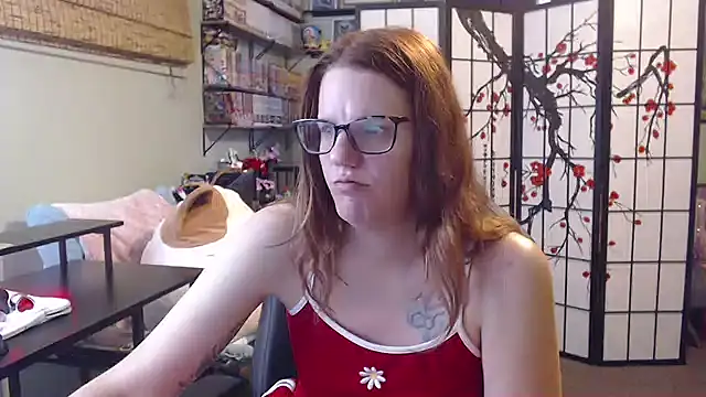 Sarahtineke online show from July 15, 2026, 5:31 pm