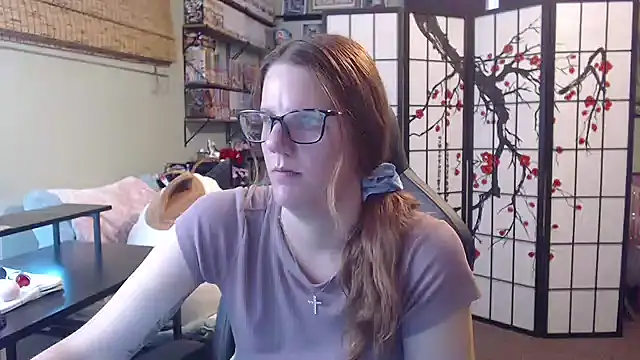 Sarahtineke online show from July 9, 2026, 4:28 pm