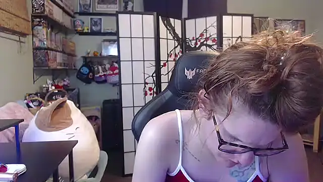 Sarahtineke online show from July 2, 2026, 3:23 am