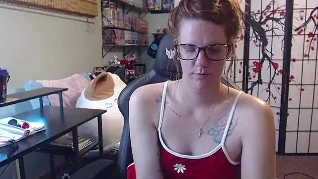 Sarahtineke online show from July 1, 2026, 8:09 pm
