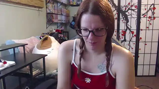Sarahtineke online show from July 20, 2026, 3:03 pm