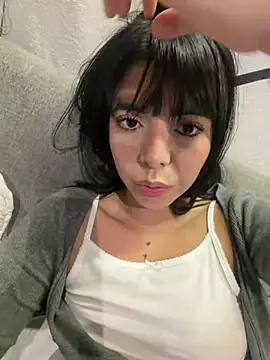 Snapshot of NicolRoss_ chatting on April 7, 2026, 11:06 pm NicolRoss online show from April 7, 2026, 11:06 pm