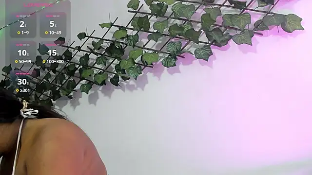 Snapshot of PaulinaSwan chatting on October 22, 2025, 2:44 am PaulinaSwan online show from October 22, 2025, 2:44 am