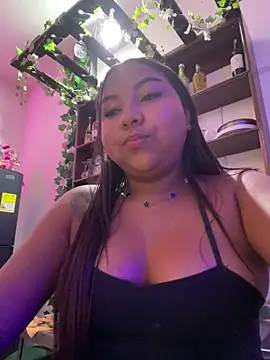 Snapshot of PaulinaSwan chatting on October 25, 2025, 11:16 pm PaulinaSwan online show from October 25, 2025, 11:16 pm