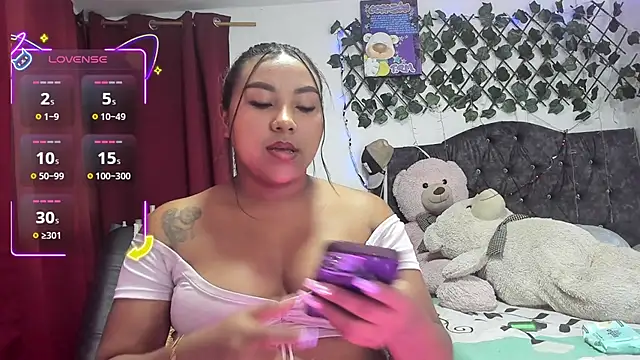 Snapshot of PaulinaSwan chatting on October 10, 2025, 4:02 am PaulinaSwan online show from October 10, 2025, 4:02 am