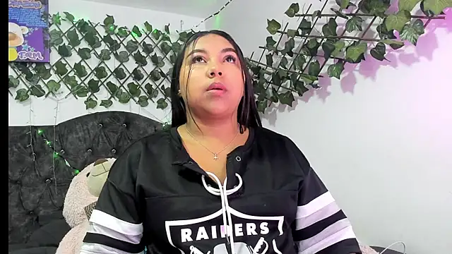 Snapshot of PaulinaSwan chatting on November 20, 2025, 7:09 am PaulinaSwan online show from November 20, 2025, 7:09 am