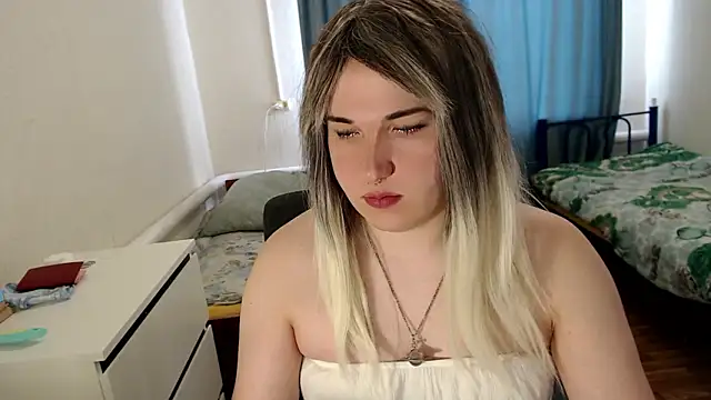 EvaMiron online show from March 5, 2026, 9:39 am