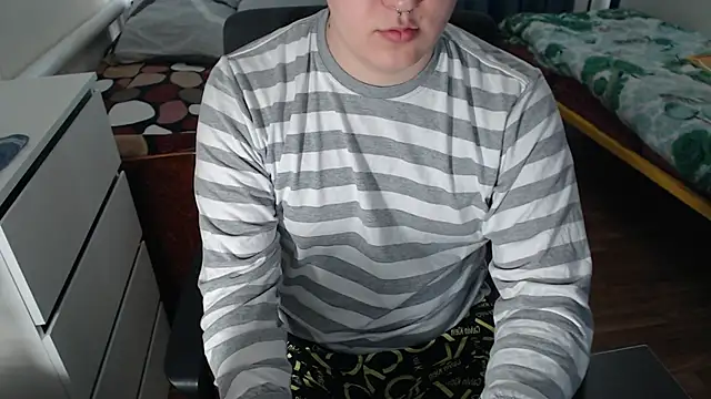 EvaMiron online show from October 2, 2025, 9:23 am