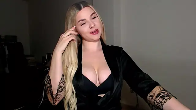 Snapshot of MiaMurMur chatting on February 16, 2026, 6:28 pm MiaMurMur online show from February 16, 2026, 6:28 pm