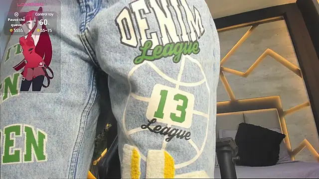 LiaWood  online show from February 18, 2025, 7:30 pm