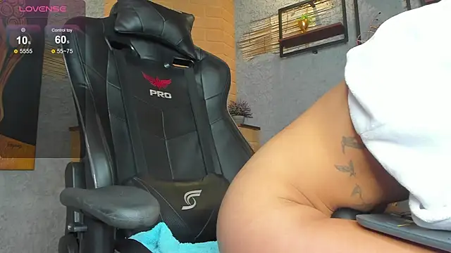 LiaWood  online show from February 9, 2025, 2:18 pm