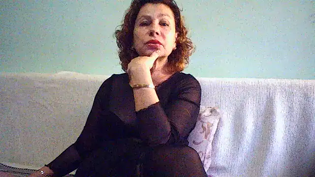 Snapshot of Mat_Elenore chatting on October 31, 2025, 6:43 am Mat Elenore online show from October 31, 2025, 6:43 am