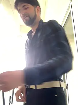Snapshot of GuillaumebeauZizi chatting on May 5, 2026, 10:40 am GuillaumebeauZizi online show from May 5, 2026, 10:40 am