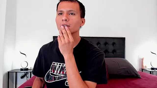 Snapshot of jaylen_and_duke chatting on March 21, 2025, 11:22 am jaylen and duke online show from March 21, 2025, 11:22 am