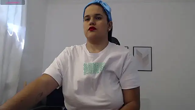 natalia curvy1 online show from September 19, 2025, 6:01 pm