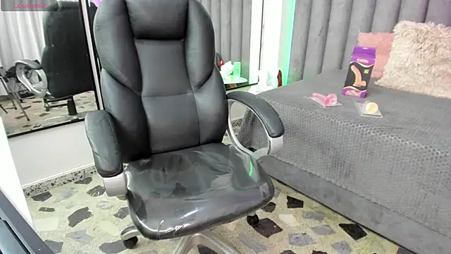 natalia curvy1 online show from March 17, 2025, 6:11 pm