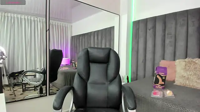 natalia curvy1 online show from March 18, 2025, 5:55 pm