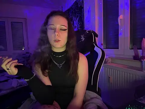 Snapshot of kinkygirl420x chatting on January 8, 2025, 12:06 am kinkygirl420x online show from January 8, 2025, 12:06 am