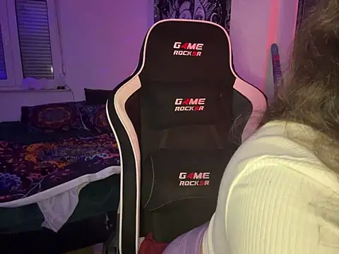 Snapshot of kinkygirl420x chatting on February 4, 2025, 10:02 pm kinkygirl420x online show from February 4, 2025, 10:02 pm